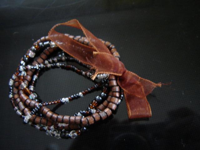 Daiktas karoliukų apyrankė