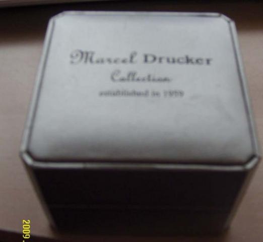 Daiktas oranzinis laikrodis