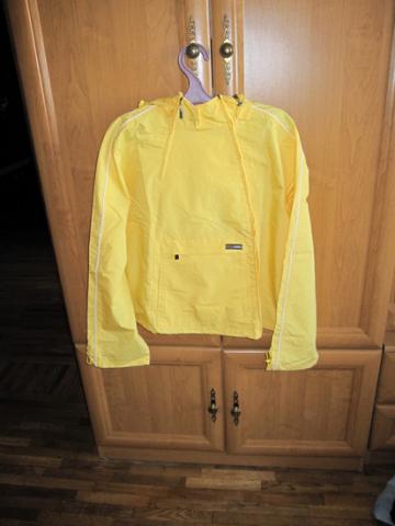 Daiktas geltonas sportinės aprangos viršus