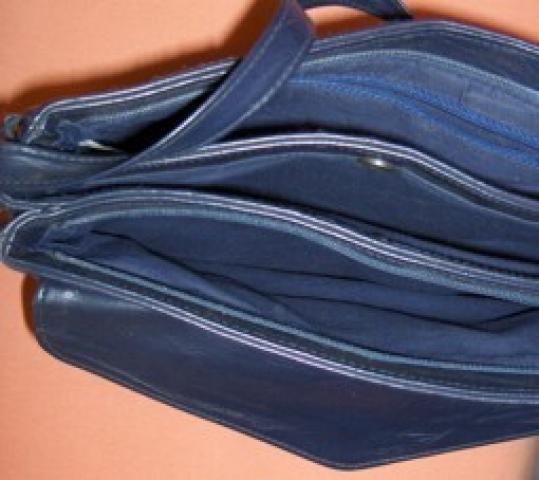 Daiktas Mėlyna vidutinio dydžio rankinė 