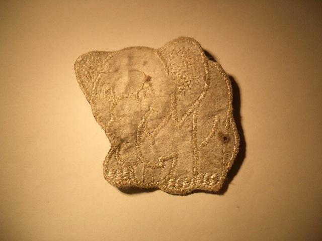 Daiktas Drambliukas (lopas prisiuti prie medziagos)