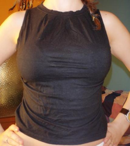 Daiktas juoda su mazu kaklu