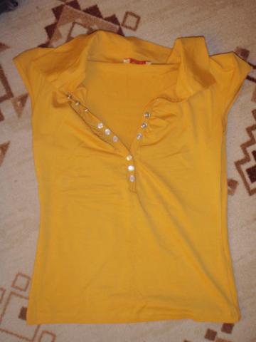 Daiktas geltona maikute