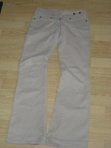 Daiktas Moteriskos kelnes 32 d