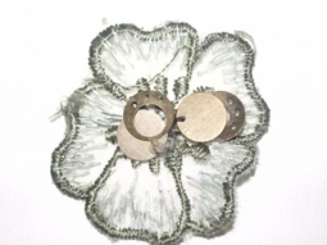 Daiktas geles(galima naudodi kaip ansiuvus drabuziam)