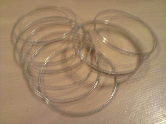 Daiktas metalines apyrankes