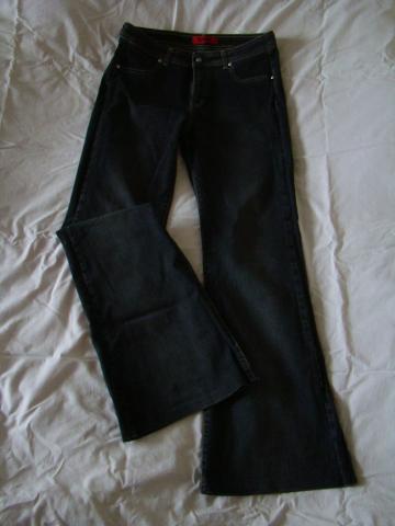 Daiktas Platėjantys juodi džinsai (L)