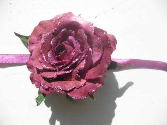 Daiktas Rožė ant kaklo: d