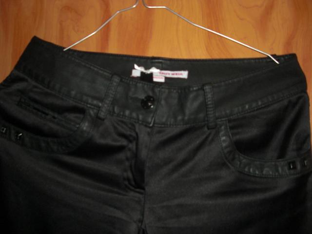 Daiktas atlasines kelnes