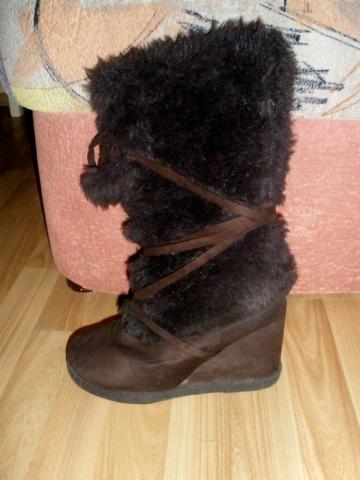 Daiktas batai ant platformos