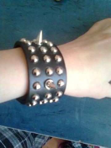 Daiktas Trys apyrankės ir "antkaklis";D