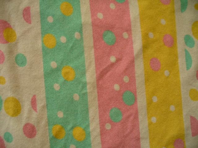 Daiktas palaidinė su kaspinu 