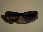 Daiktas Akinukai melynu stiklu..