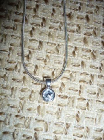 Daiktas Pakabukas ant kaklo ir ziedas