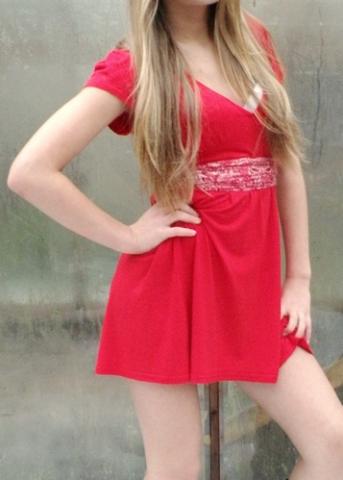 Daiktas raudona suknutė