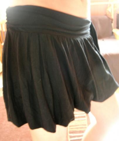 Daiktas juodas sijonukas