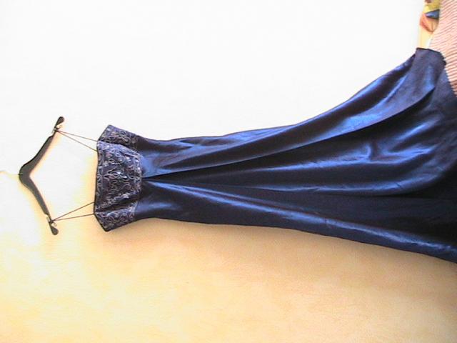 Daiktas Morgan progine suknele