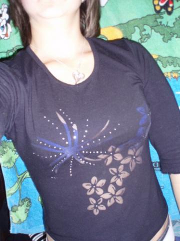 Daiktas juoda biuska su permatoma gele