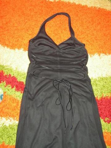 Daiktas juoda suknele,super elegantiska