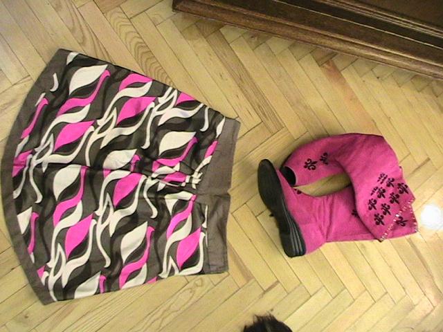 Daiktas Rozinis komplektukas su sijonu