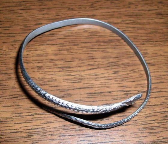 Daiktas Apyrankė - gyvatė