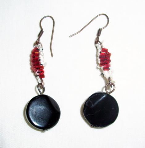 Daiktas Juodi su raudoniu auskarai :) 