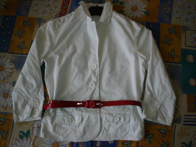 Daiktas Nenesiotas puikus baltas svarkelis.