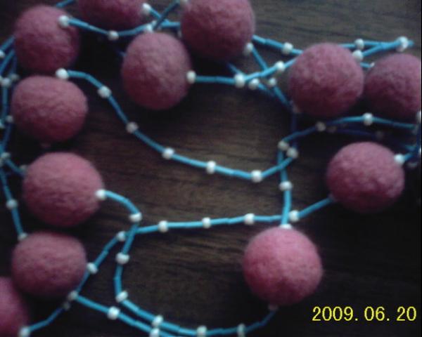 Daiktas ranku darbo karoliai