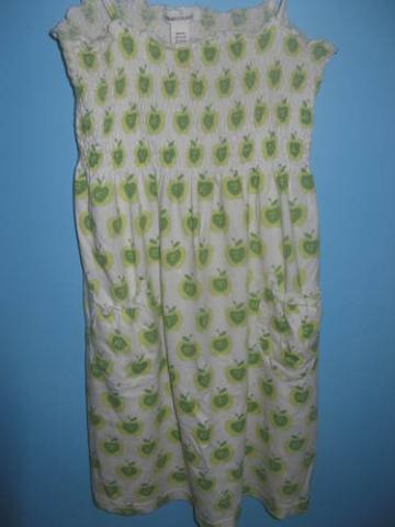 Daiktas trumpa suknute tikriausiai s d.