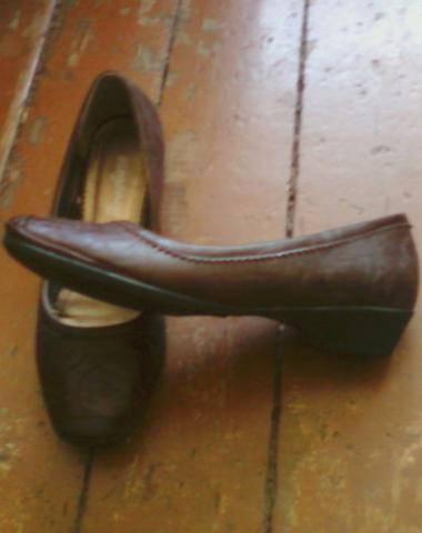 Daiktas rudi batukai ant kulniuko minkšto