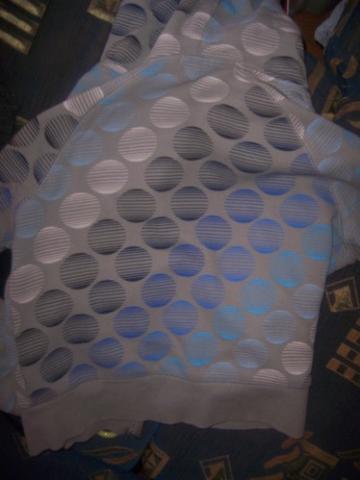 Daiktas pilkas bliuzonas su apskritimais S 