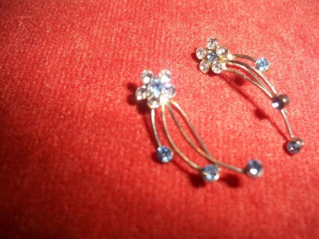 Daiktas Keletas auskariuku