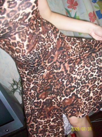 Daiktas tikgrinė suknelė iš Paryžiaus. 