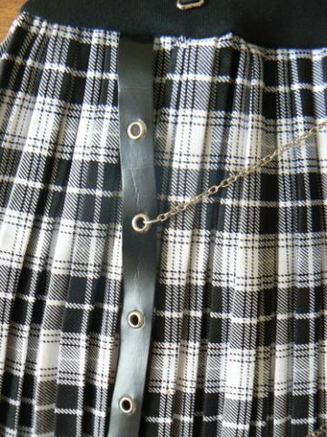 Daiktas languotas klostuotas sijonukas