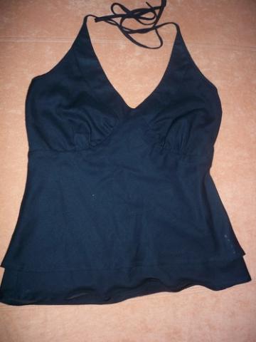 Daiktas Juoda paprasta bliuskyte, susirisa per kakla 