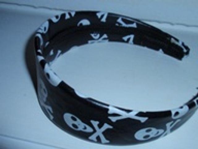 Daiktas Lankelis su kaukolemis