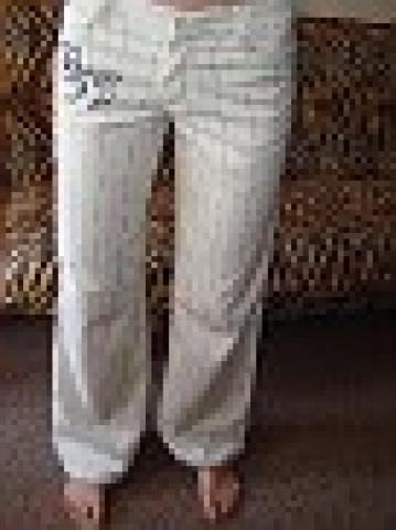 Daiktas labai grazios, kostiumines medziagos kelnes
