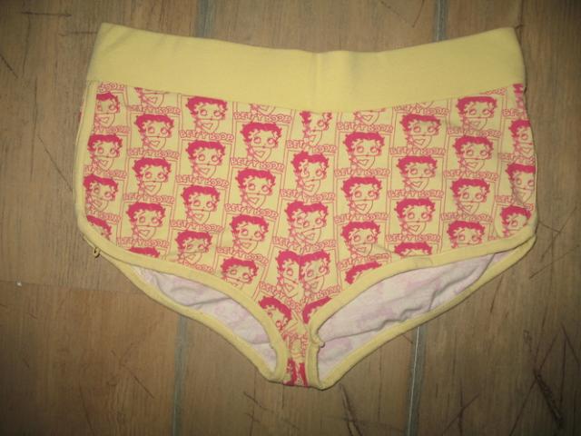 Daiktas sortukai laisvalaikiui is H&amp;M;)