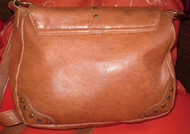 Daiktas nedidele rusva tase 