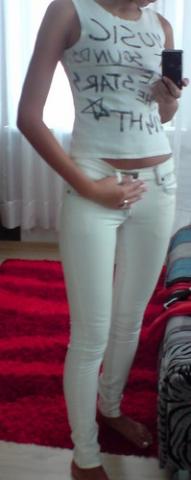 Daiktas benetton maike xs s ,balti dzinsai 34d