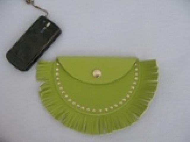 Daiktas pinigine ant dirzo