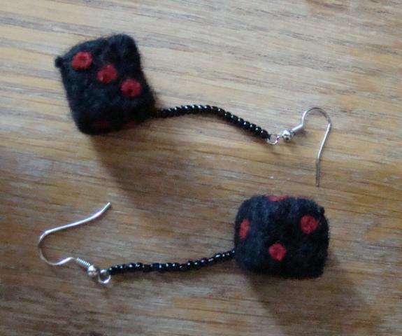 Daiktas veltiniai auskarai. kubeliai