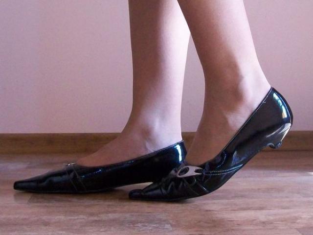 Daiktas  Žemakulniai smailianosiai batukai