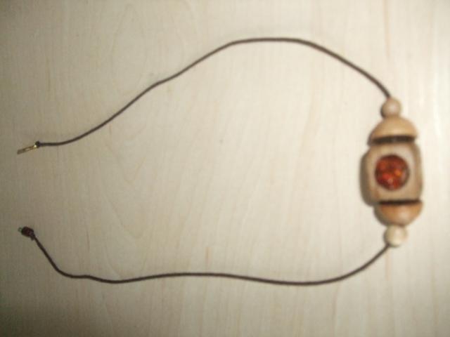 Daiktas medinis pakabukas 