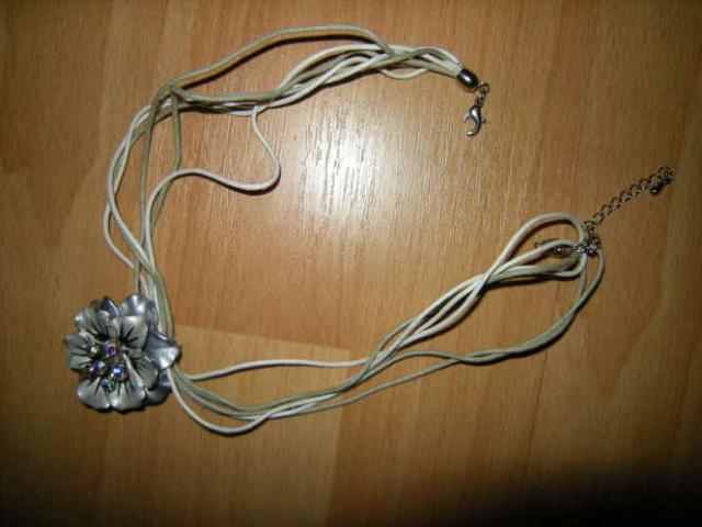 Daiktas Pakabutis gele