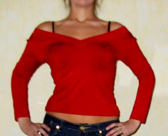 Daiktas raudona palaidine.m