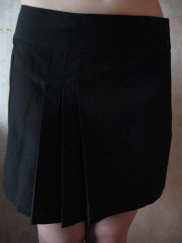 Daiktas Trumpas, juodas, iš dalies klostuotas sijonas, M