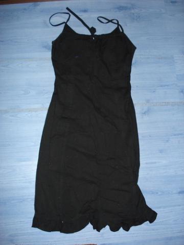 Daiktas juoda suknele