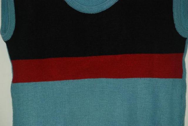 Daiktas trijų spalvų liemenė