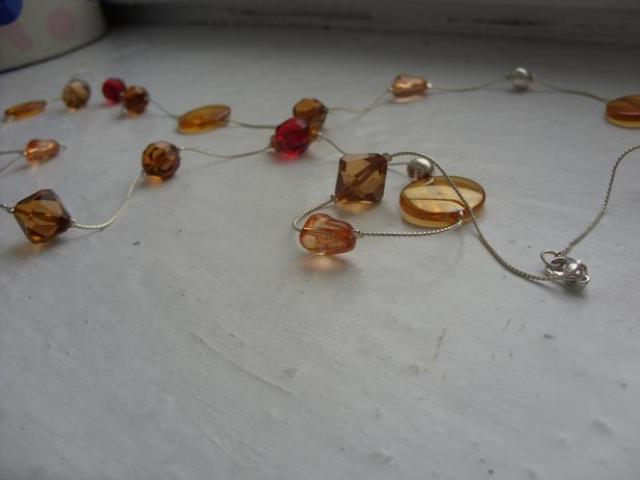 Daiktas Karoliai ( iš mkone)